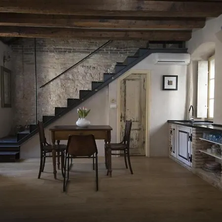 La Divine- Captured By History Inside Palace Loft Appartement *