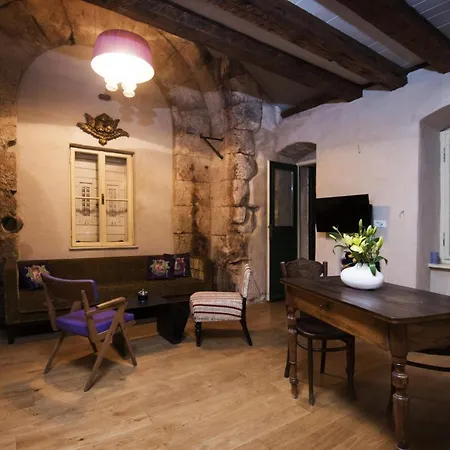 La Divine- Captured By History Inside Palace Loft * 斯普利特