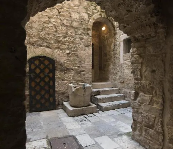 La Divine- Captured By History Inside Palace Loft דירה ספליט