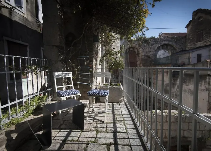 La Divine- Captured By History Inside Palace Loft דירה