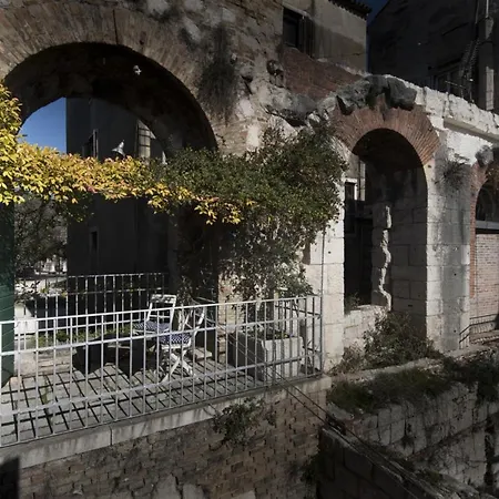 Apartment La Divine- Captured By History Inside Palace Loft *