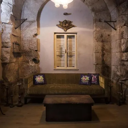 Apartment La Divine- Captured By History Inside Palace Loft